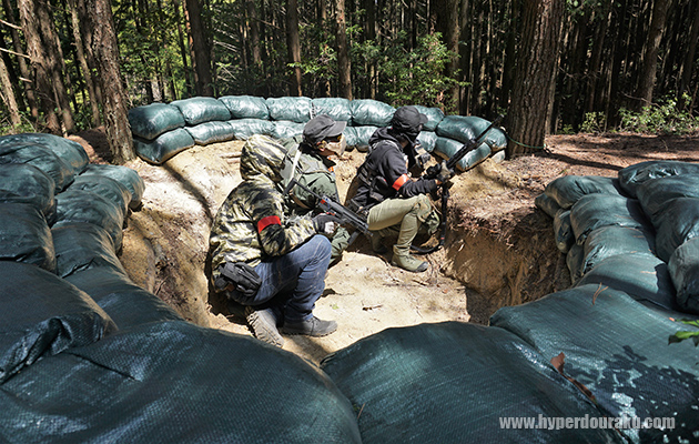 土壌で固められたいくつもの塹壕