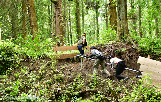 斜面をダッシュ