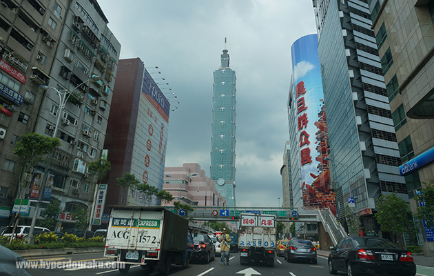 タクシーで移動