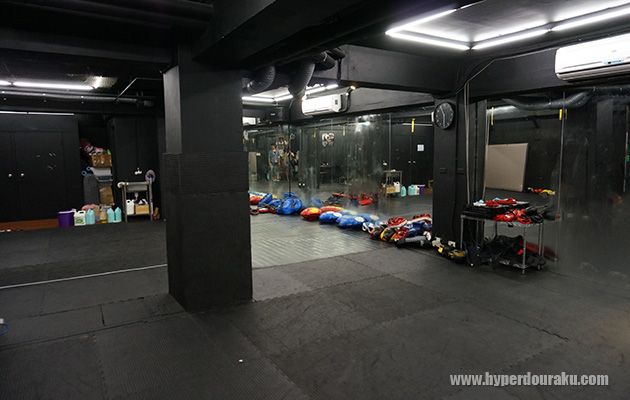 地下にはトレーニングルーム