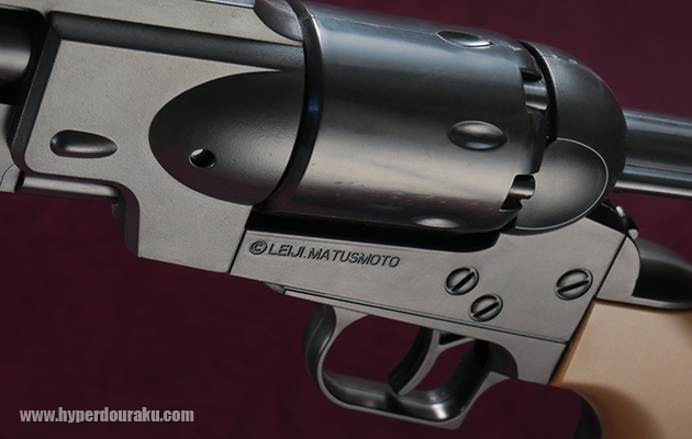 コルト M1948 ドラグーンをモチーフ