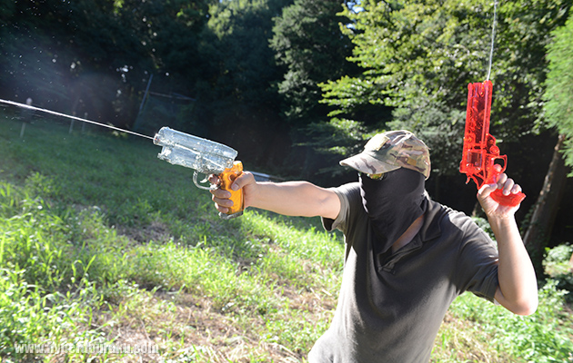 夏は水鉄砲戦